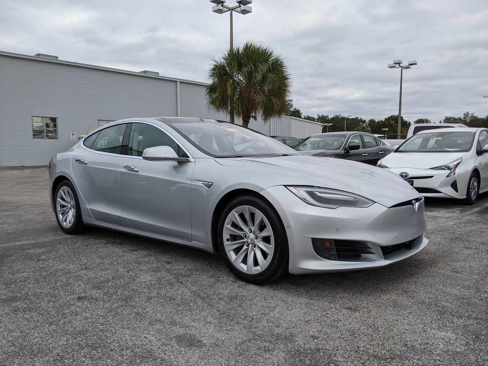 Pre Owned 2016 Tesla 4dr Sdn Awd 90d Awd